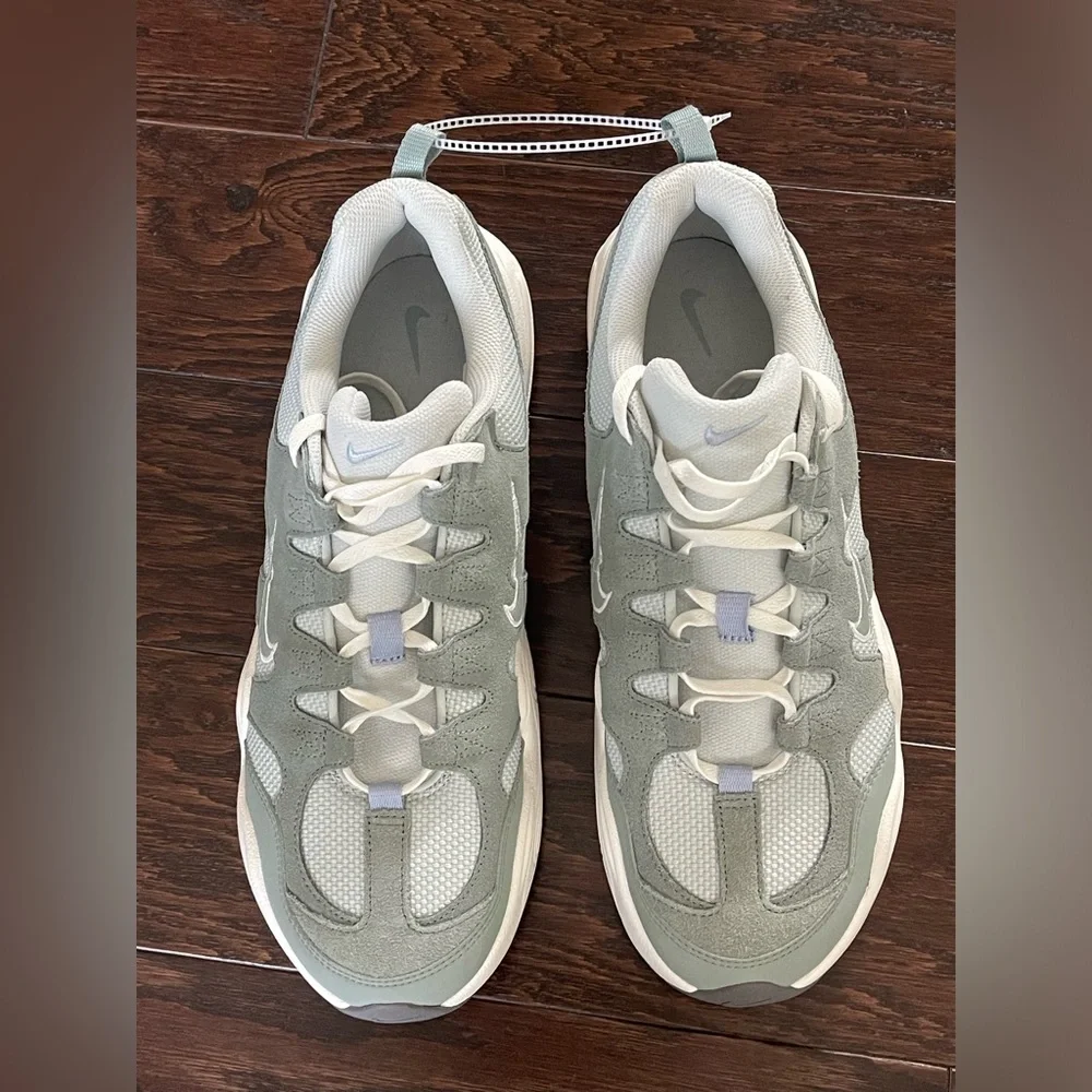 Women's Nike Casual Tech Hera DR9761-001 Light/Silver-Mica/Green Size 14.5